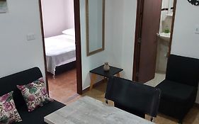 Cómodo apartaestudio con excelente ubicación